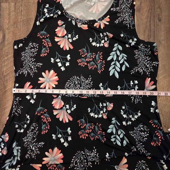 LuLaRoe Nichole Dress 2XL Black Floral Sleeveless Swing Dress Pockets - Picture 9 of 10